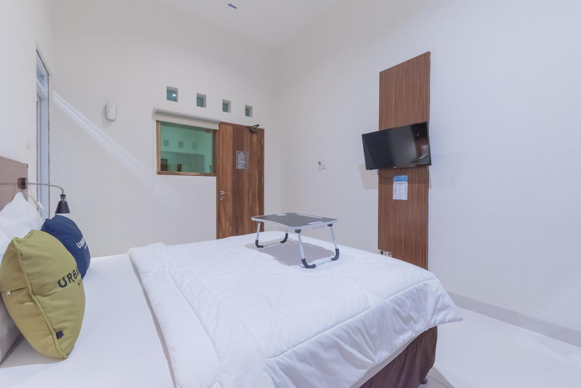 Urbanview Darmo Residence Бандунг Екстериор снимка