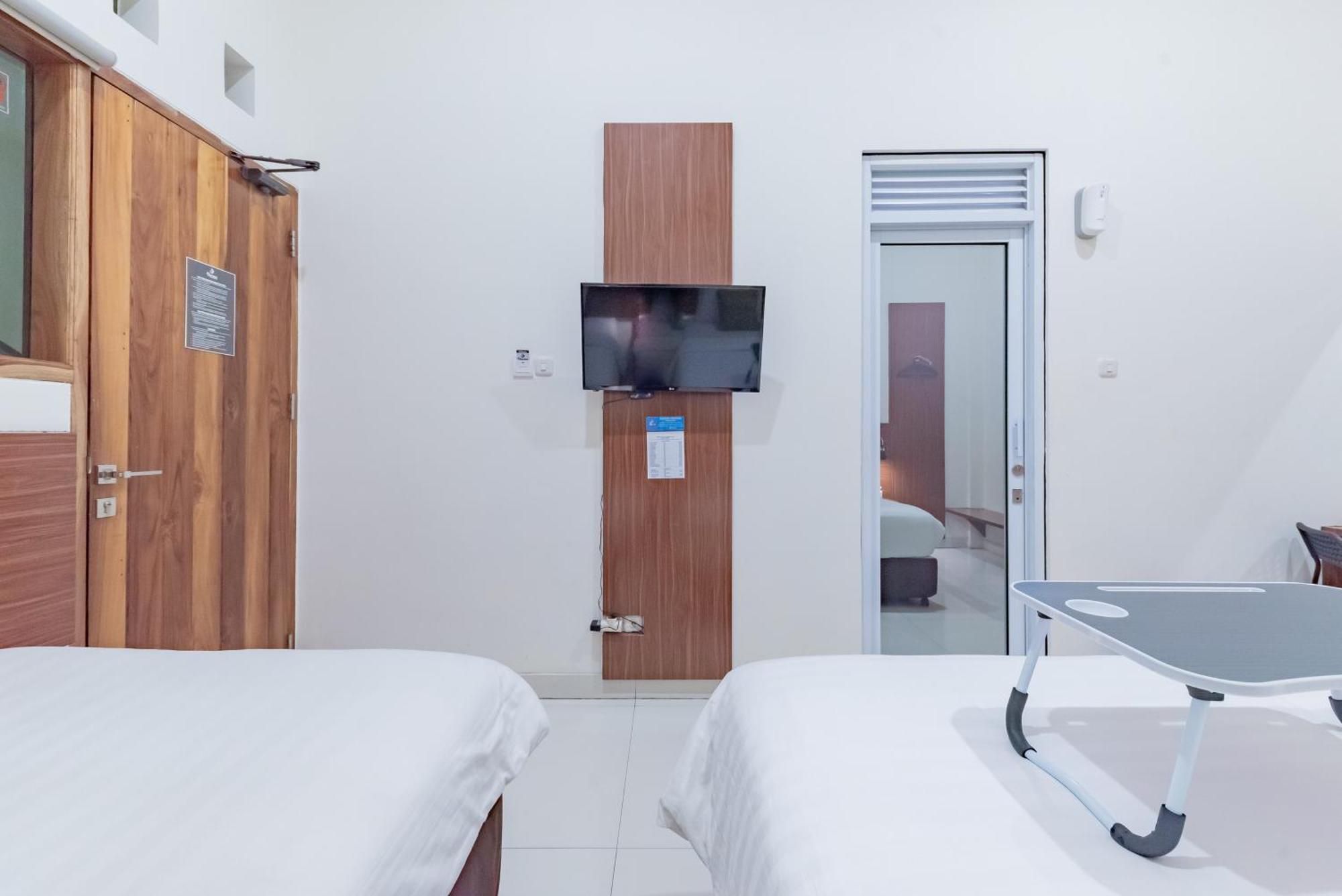 Urbanview Darmo Residence Бандунг Екстериор снимка