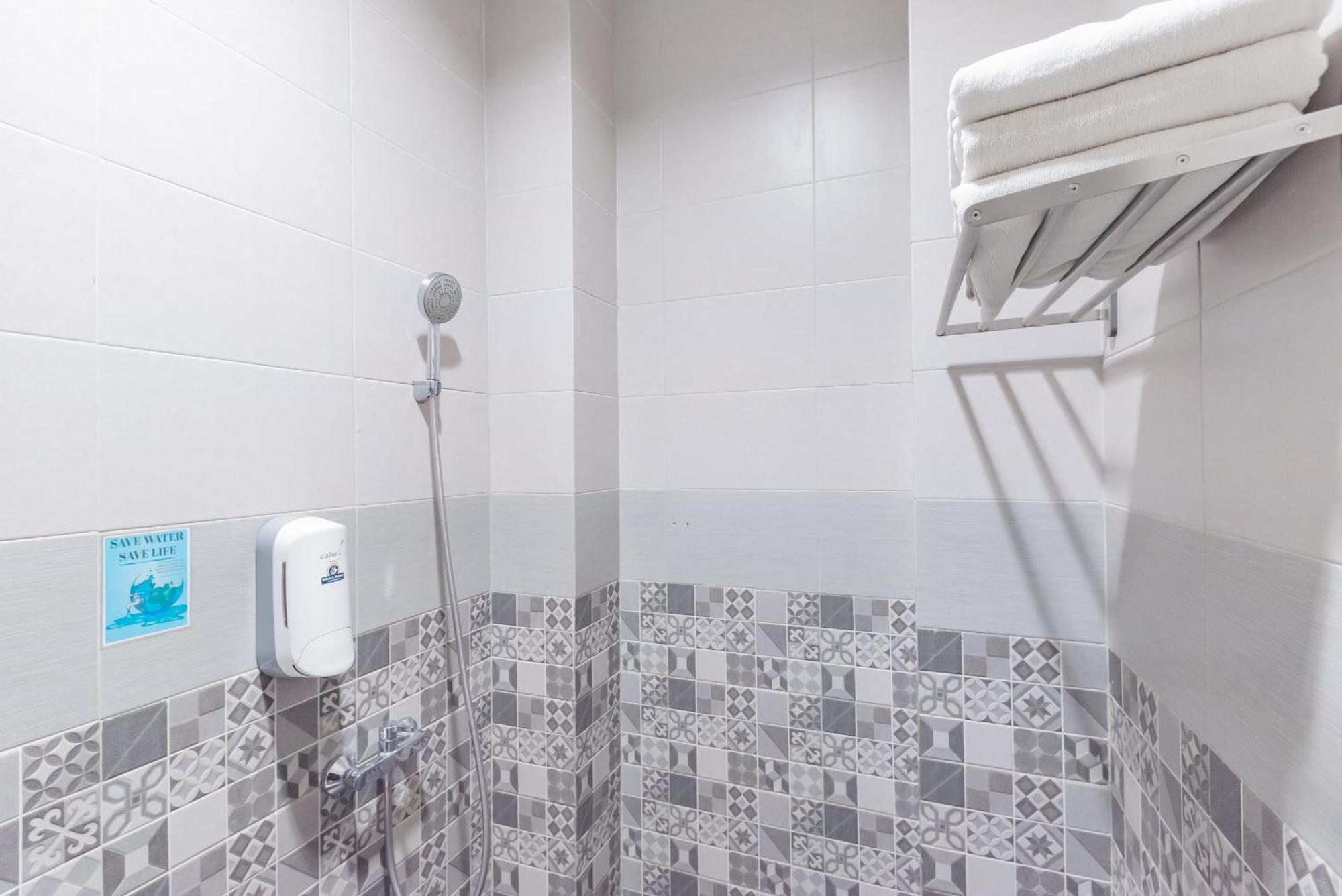 Urbanview Darmo Residence Бандунг Екстериор снимка