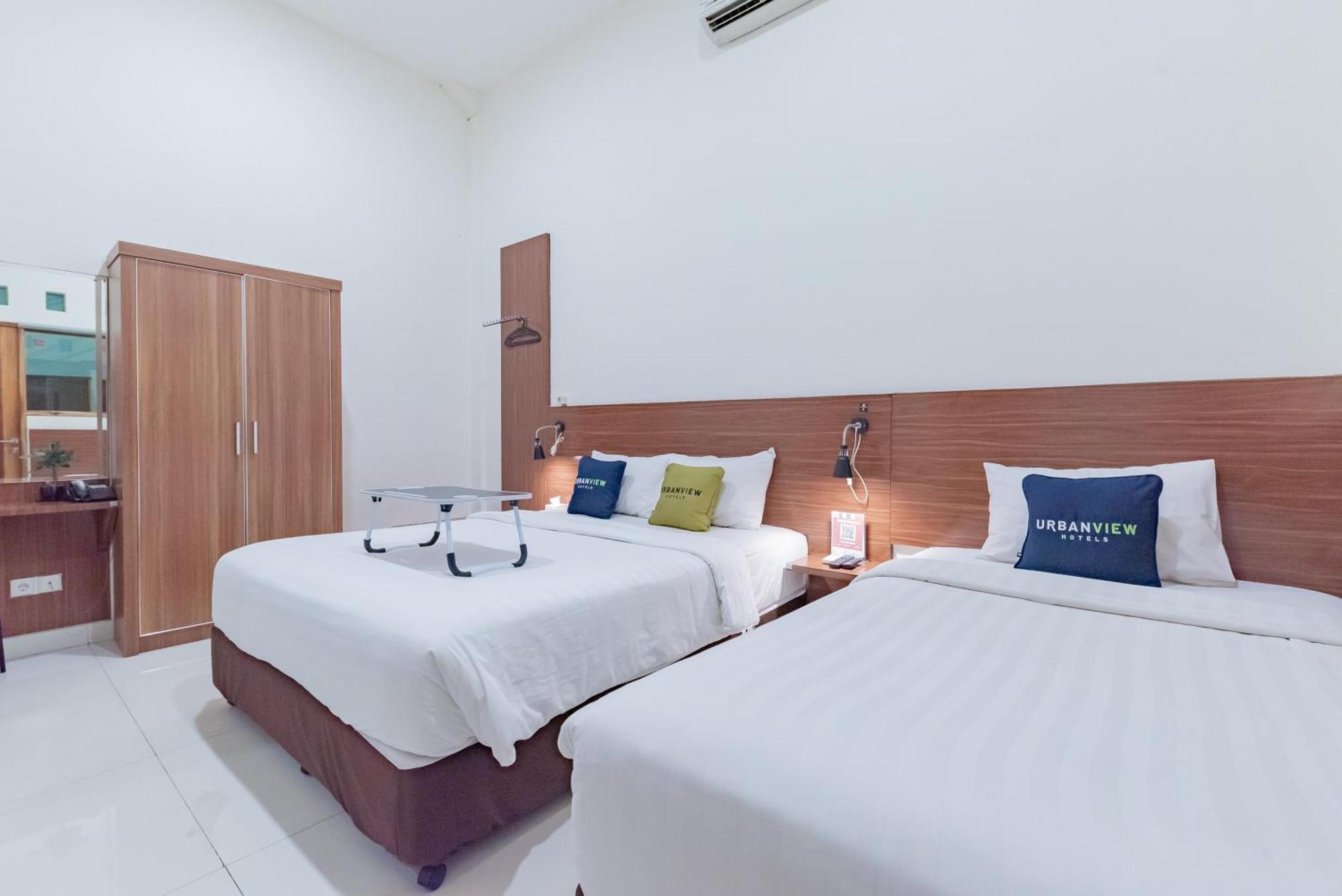 Urbanview Darmo Residence Бандунг Екстериор снимка