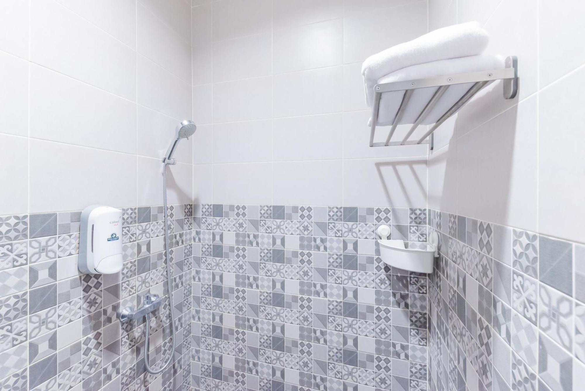 Urbanview Darmo Residence Бандунг Екстериор снимка