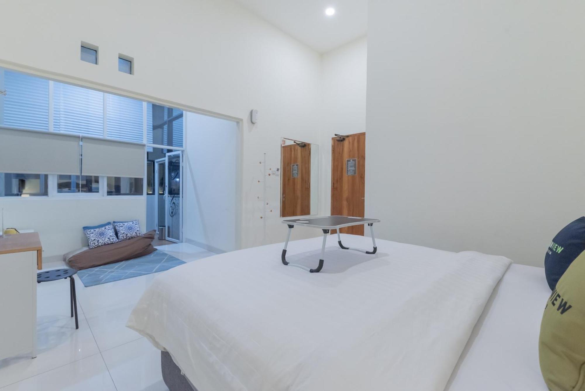 Urbanview Darmo Residence Бандунг Екстериор снимка