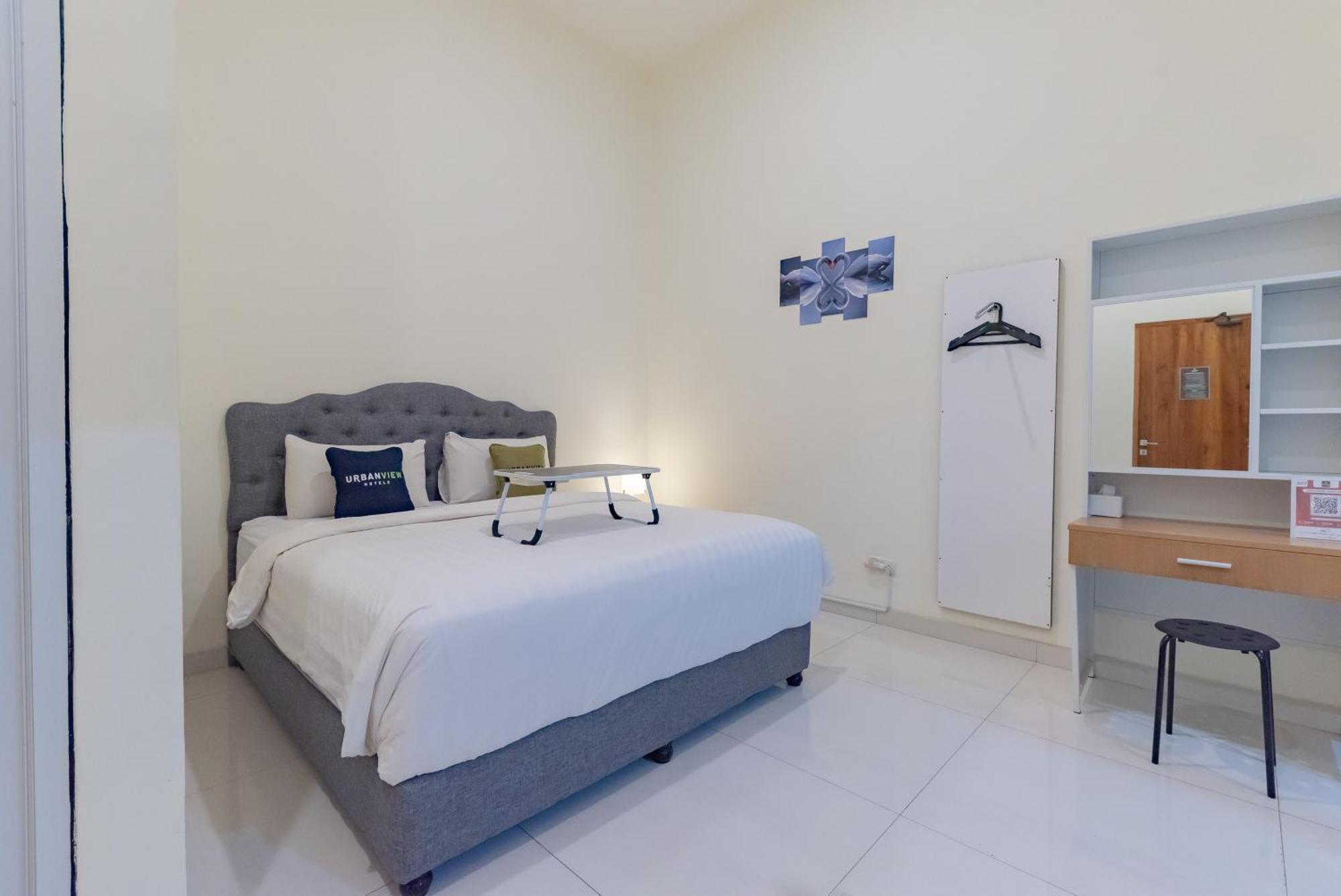 Urbanview Darmo Residence Бандунг Екстериор снимка