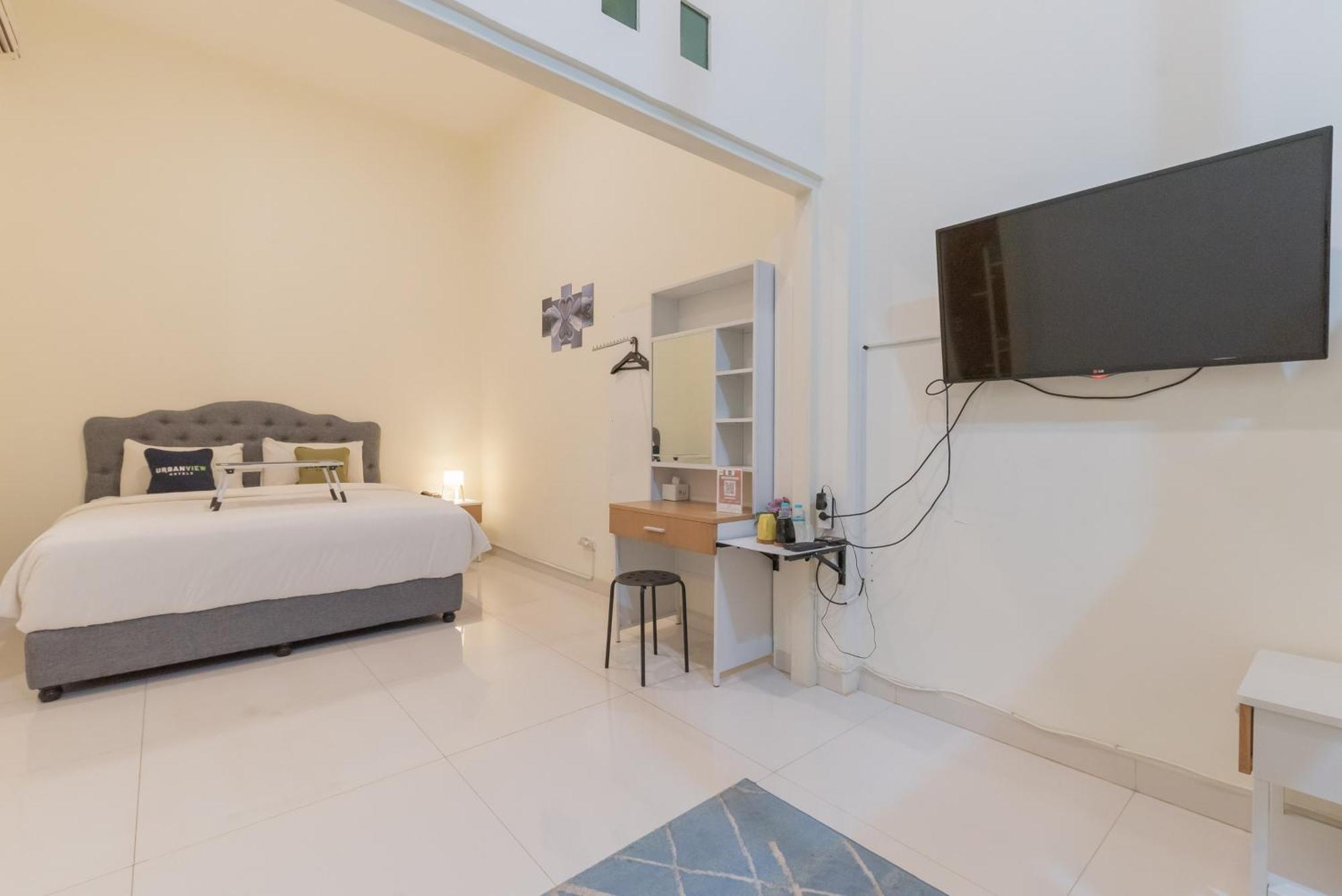 Urbanview Darmo Residence Бандунг Екстериор снимка
