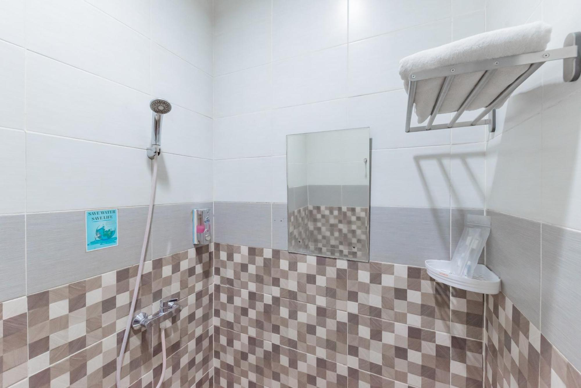 Urbanview Darmo Residence Бандунг Екстериор снимка