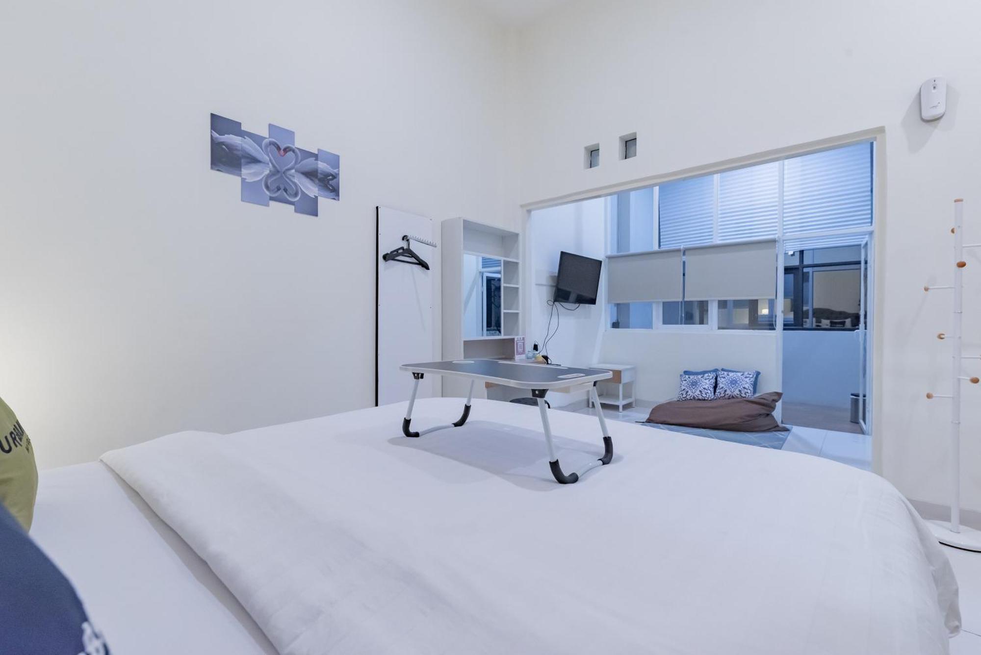 Urbanview Darmo Residence Бандунг Екстериор снимка