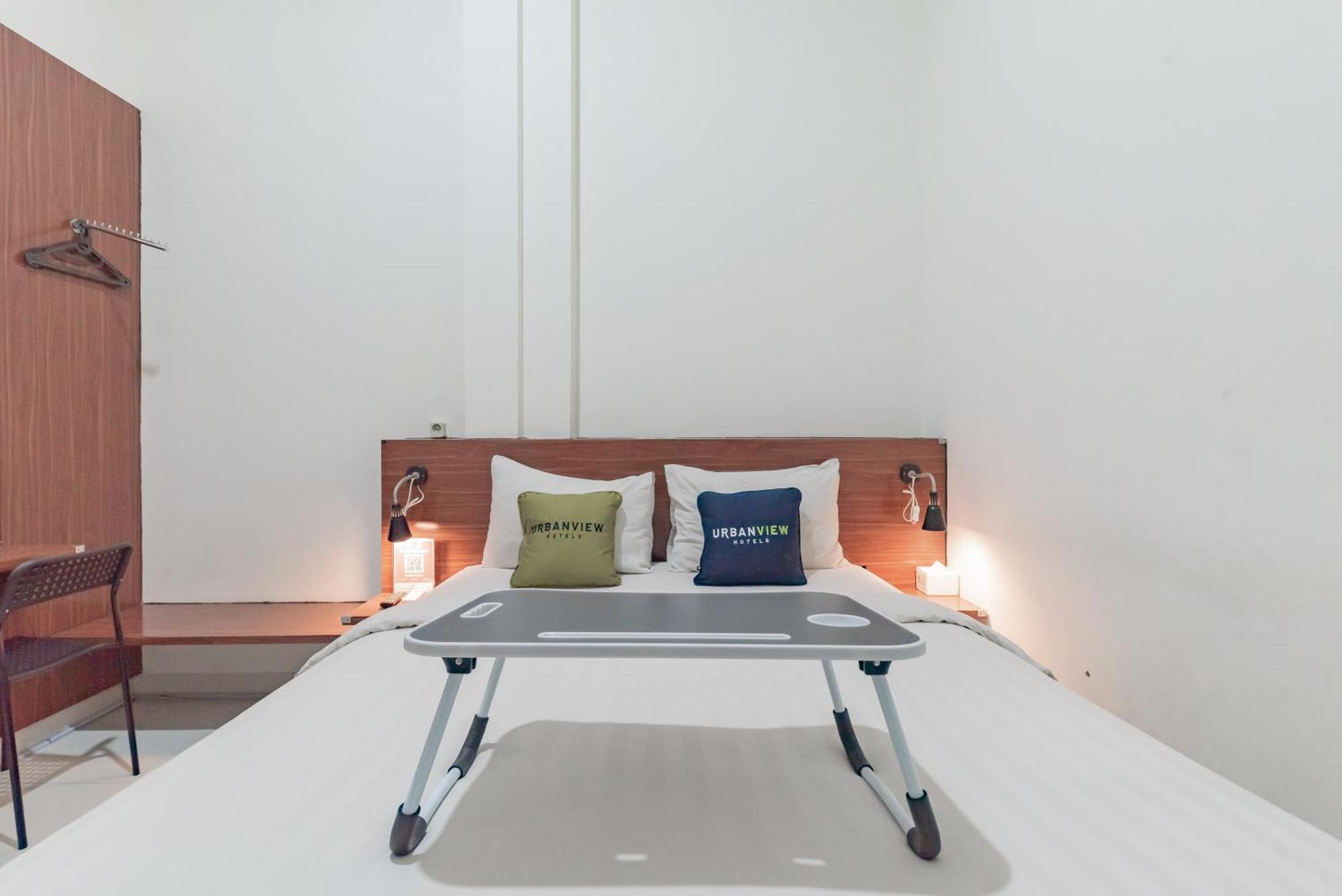 Urbanview Darmo Residence Бандунг Екстериор снимка