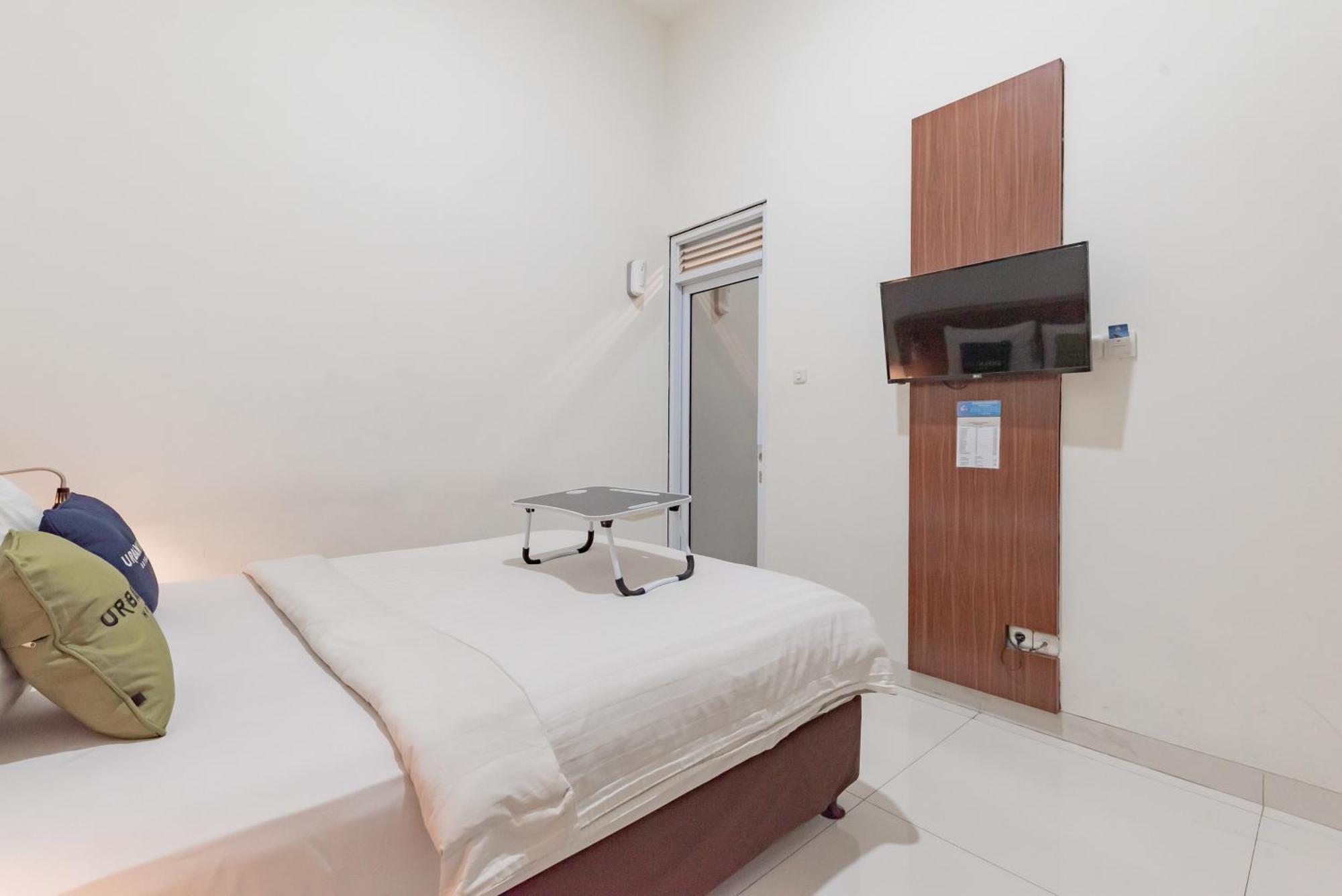 Urbanview Darmo Residence Бандунг Екстериор снимка