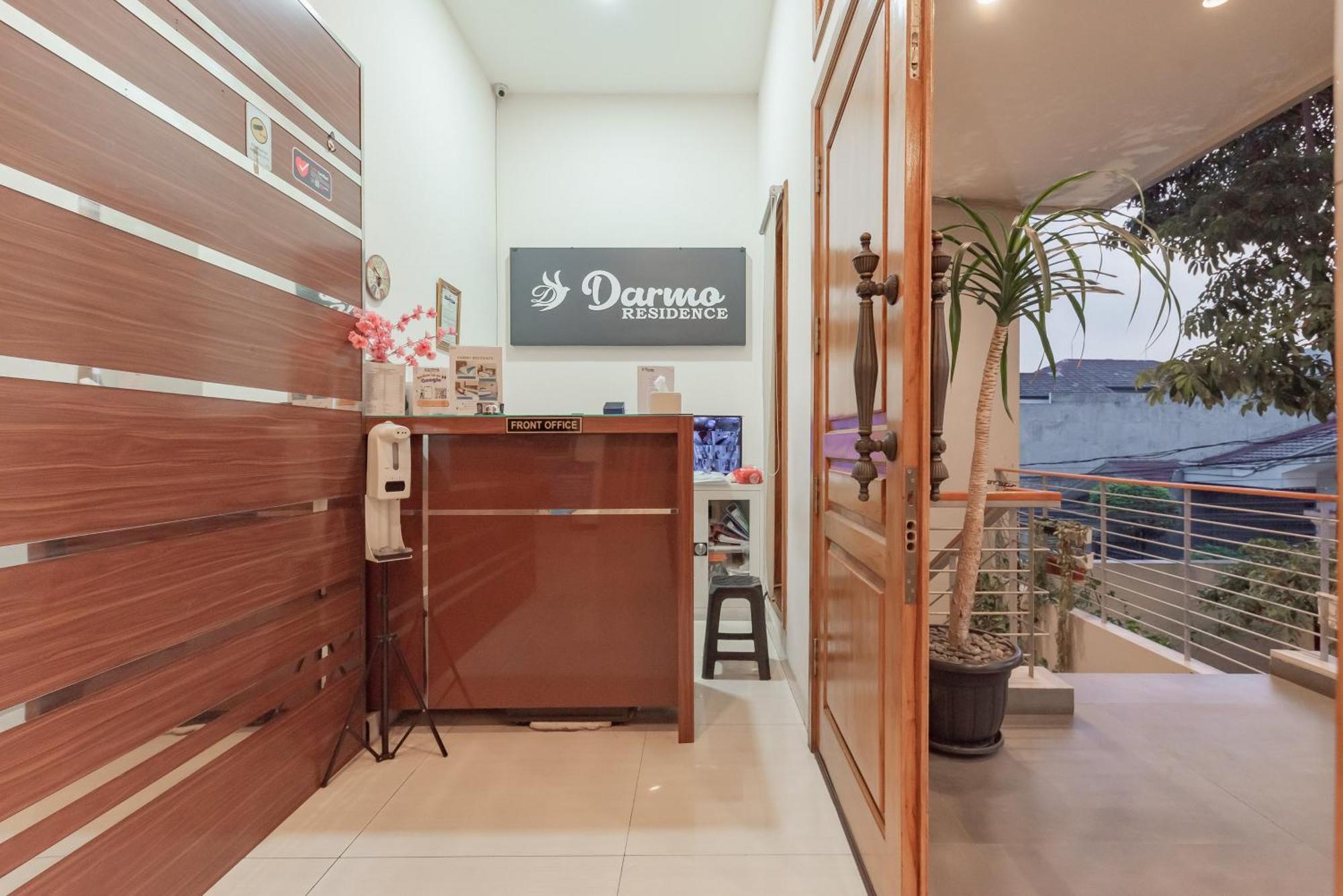 Urbanview Darmo Residence Бандунг Екстериор снимка