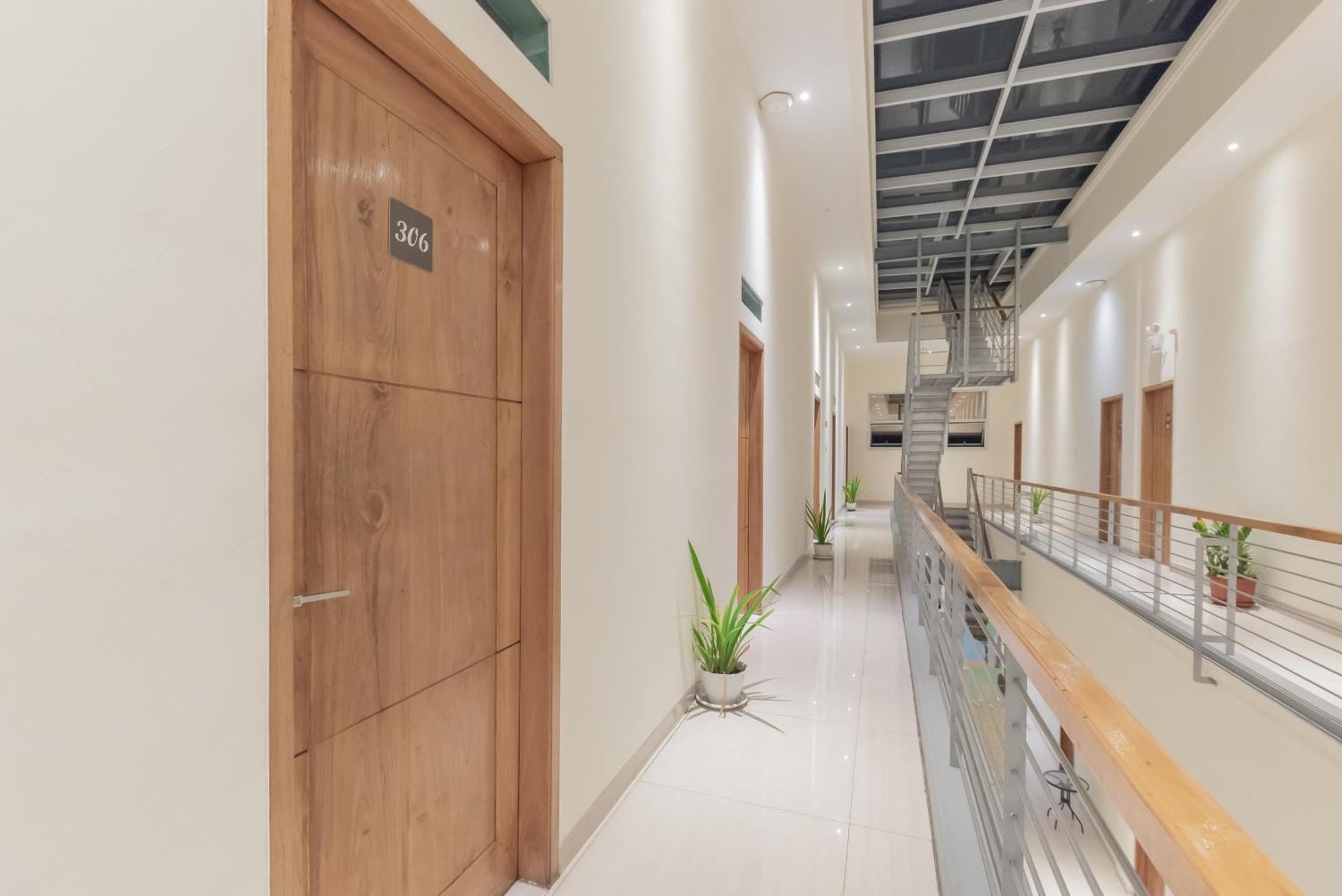 Urbanview Darmo Residence Бандунг Екстериор снимка
