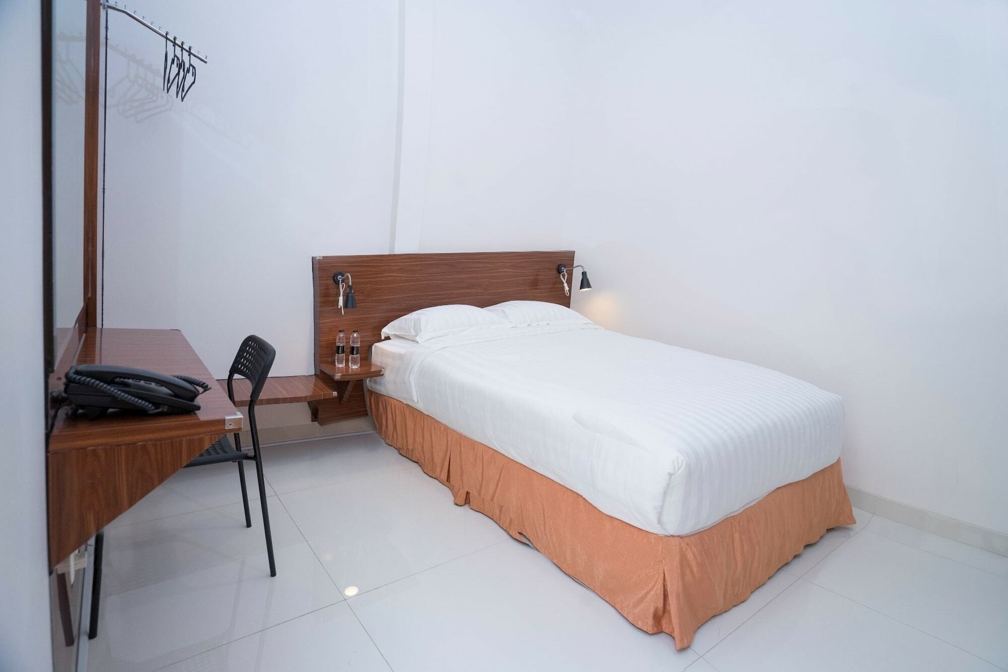 Urbanview Darmo Residence Бандунг Екстериор снимка