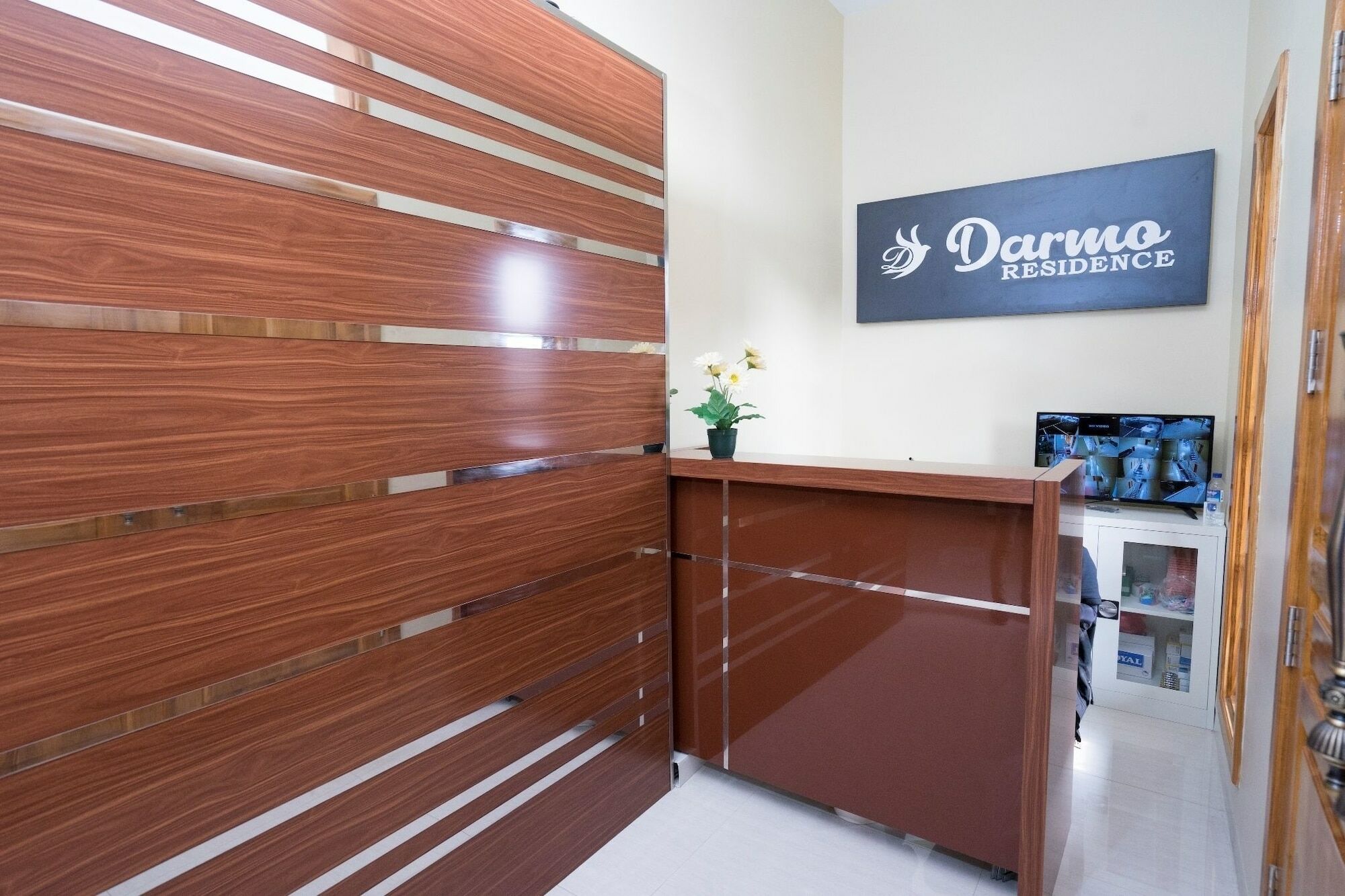 Urbanview Darmo Residence Бандунг Екстериор снимка